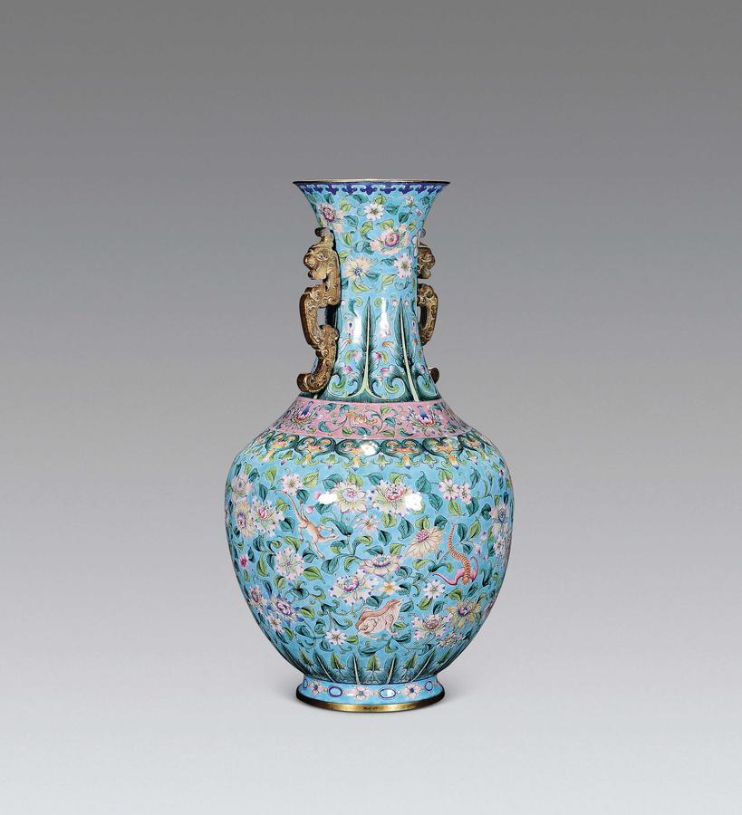 GGFL00005-铜胎画珐琅蓝地缠枝花卉「五毒」龙纹耳赏瓶(铜胎画珐琅).jpg